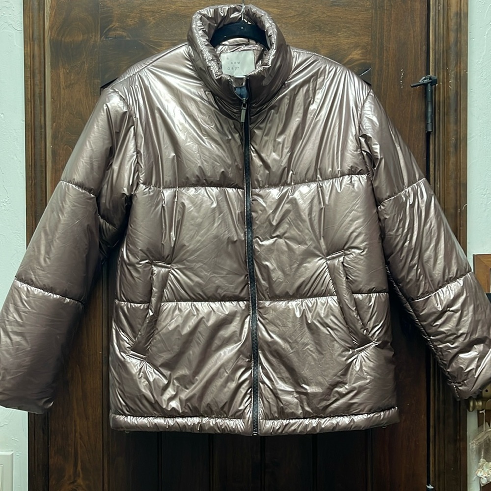 A NEW DAY WOMENS PUFFER COAT SIZE SMALL. BRONZE COLOR